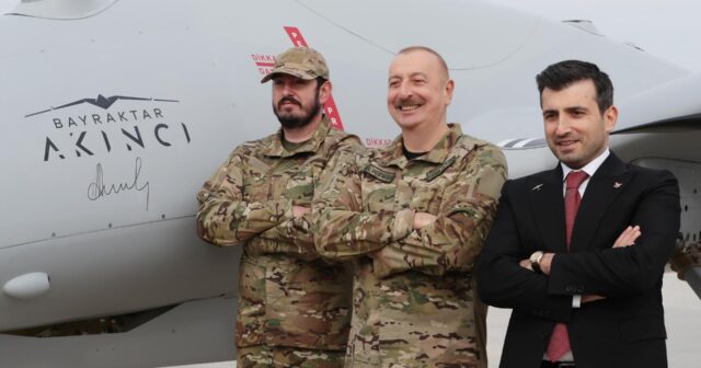 İlham Əliyev və oğlu Hərbi Hava Qüvvələrinin hərbi obyektlərində – FOTOLAR