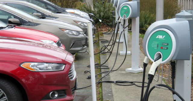 Elektromobil sahiblərinin nəzərinə – Yeni qərar imzalandı