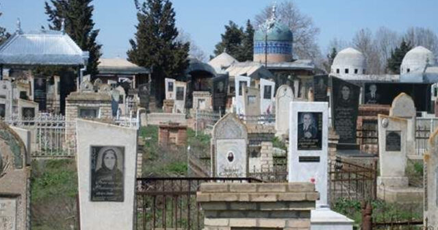 Bakıda qəbiristanlıqda çayxana tikmək istədilər (VİDEO)