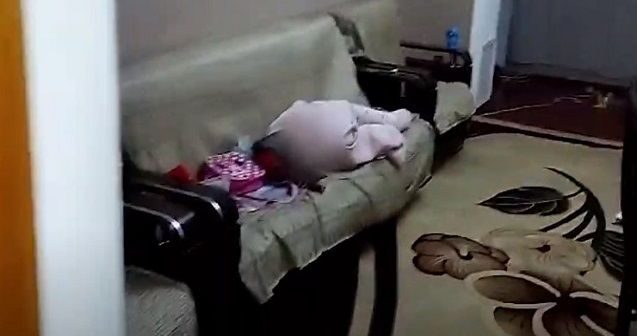 Yatmış uşaq bağlı qapı arxasında qaldı – VİDEO
