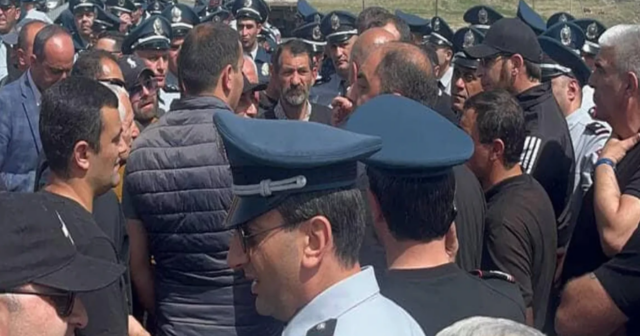 Naxçıvanın Kərki kəndi qarışdı, ermənilər üç istiqamətdə yolları bağladı – VİDEO