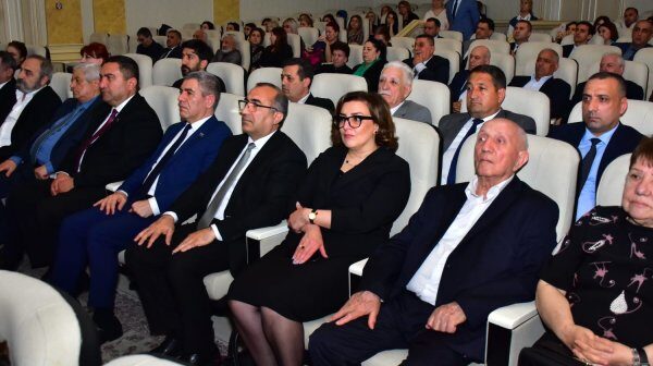 Sumqayıtda mərhum rejissor Rövşən Almuradlının 70 illik yubileyi qeyd edildi – FOTOLAR
