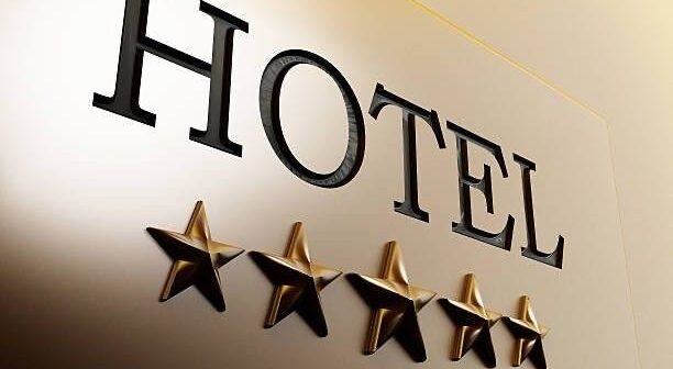 Qonaqdan 120 avro “millət fərqi” alan hotel cəzalandırıldı – FOTO