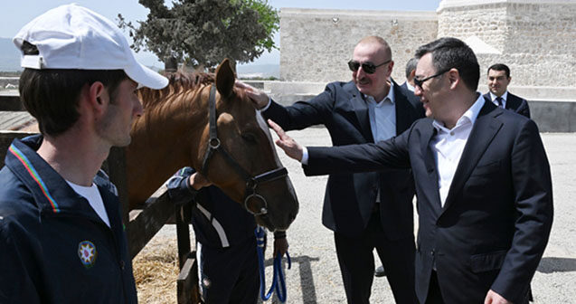 İlham Əliyev həmkarına Qarabağ atı hədiyyə etdi – Fotolar