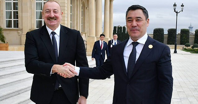 İlham Əliyev Sadır Japarovu qarşıladı-FOTO