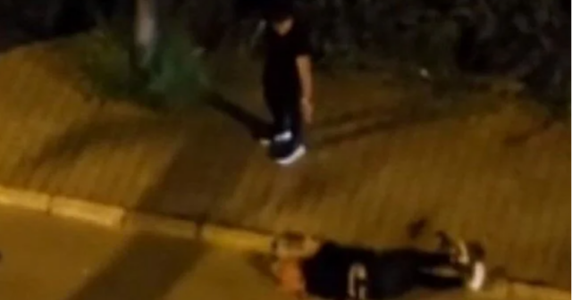 Boşanmaqda olan arvadını küçənin ortasında dəfələrlə bıçaqladı