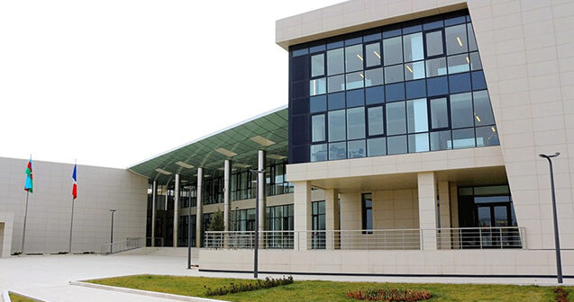 TƏCİLİ: Bakı Fransız Liseyi bağlanır – Parislə GƏRGİNLİK pik HƏDDƏ…