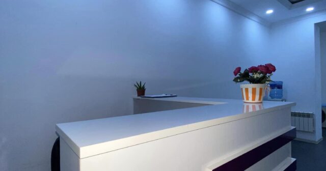 “Lora Dent” klinikası məhkəməyə verilib