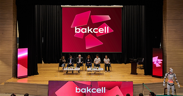 “Bakcell”in baş icraçı direktoru Müasir Təhsil Kompleksinin şagirdləri ilə görüşüb