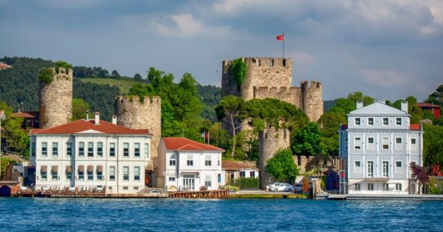 İstanbul Su Yolu üzərində memarlıq möcüzələri: İkonik Boğaziçi malikanələrini kəşf edin