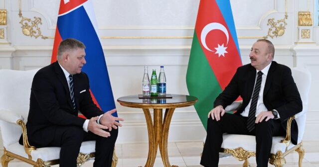 İlham Əliyevin Slovakiyanın Baş naziri ilə geniş tərkibdə görüşü keçirilir