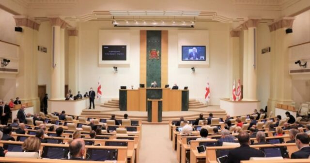 Gürcüstan parlamenti “Xarici təsirin şəffaflığı haqqında” qanun layihəsini qəbul etdi
