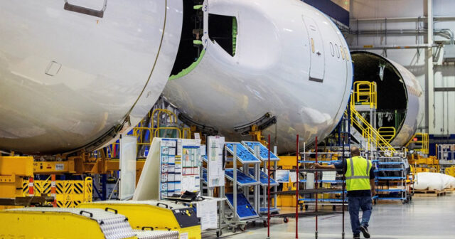 Rusiyaya qarşı sanksiyalara üzündən “Boeing”də bir təyyarə detalı çatışmır