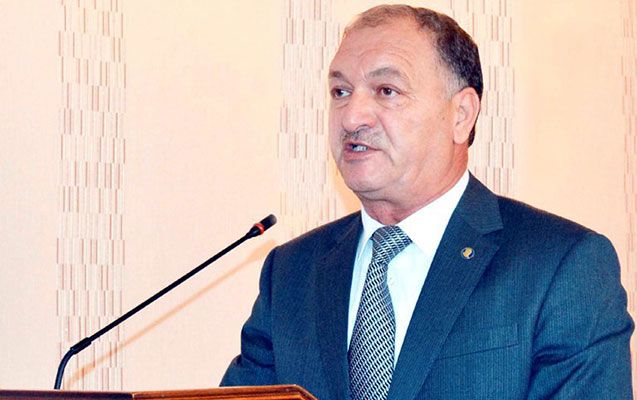 Vəzifəli şəxs icra başçısının xidməti otağında ona külli miqdarda pul veribmiş – DETALLAR