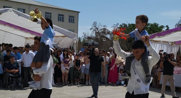 Xəzər rayonu 117 nömrəli tam orta məktəbində təntənəli “Son zəng” tədbiri keçirildi