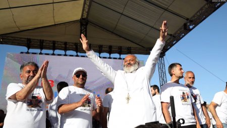 Erməni nazir: Baqrat yeni müharibə istəyir
