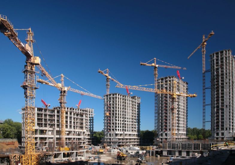 Qalmaqallı “MT Construction” tikinti şirkətinin fəhlələri qanunsuz işlətdiyi aşkarlanıb