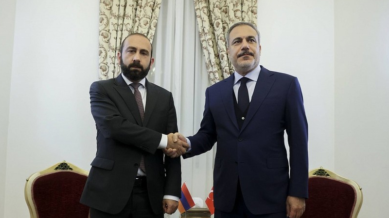 Hakan Fidanla Mirzoyan müzakirə apardı