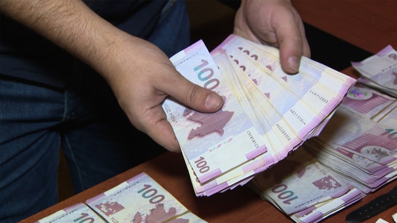 Qaynanasının pullarını oğurladı – Öz qazancı kimi ona verdi