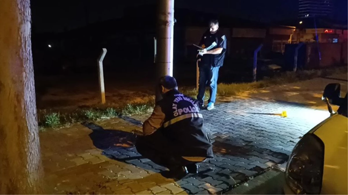 Küçənin ortasında qadını boğazından bıçaqladı