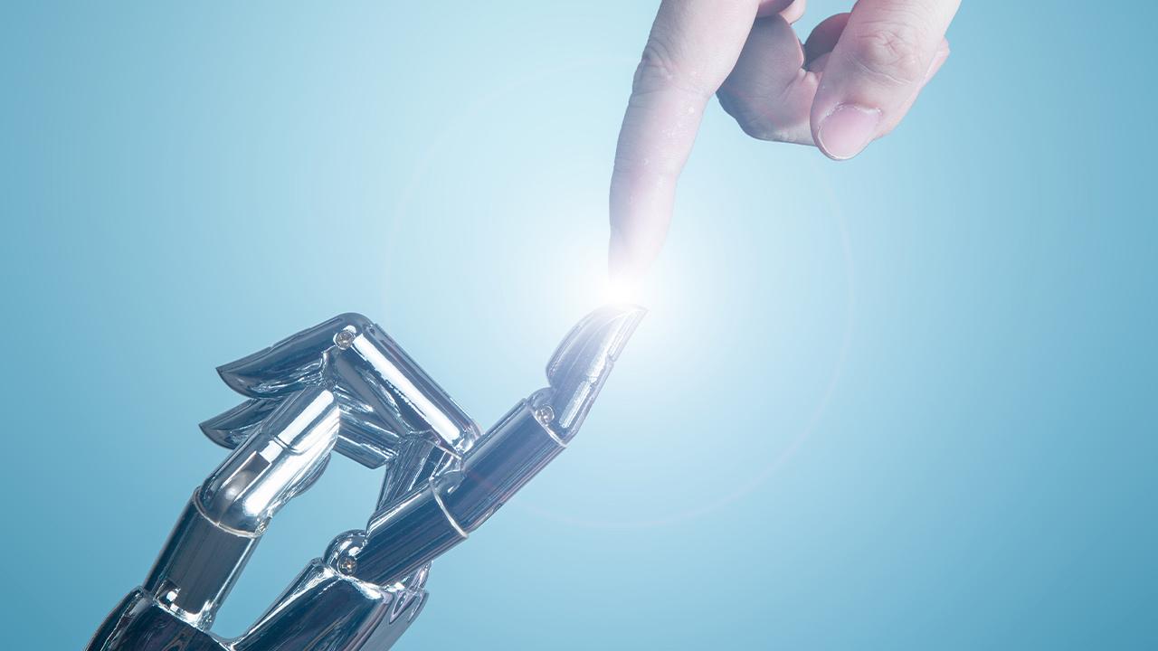 Dünyada ilk: İnsan beyni ilə idarə olunan robot