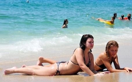 Diqqət! Sərinləməyə çalışarkən kar ola bilərsiniz