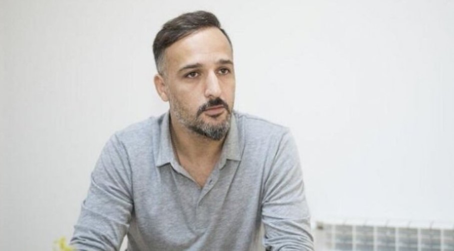 Azərin başına iş gəldi: “Belə şərəfsizlər var!” – Video