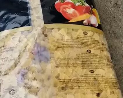 Bu makaronun içindən siçan çıxdı – VİDEO