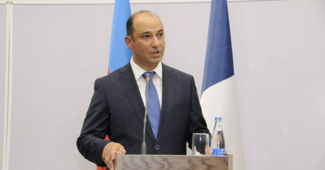 Rektor pilləkən qəfəslərinə 118 min xərcləyir