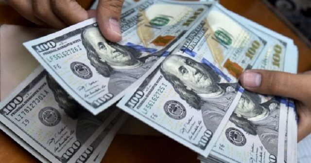 Dollar almaq istəyənlərin DİQQƏTİNƏ