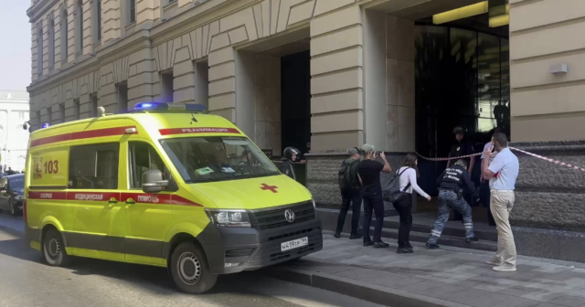 Moskvanın mərkəzində silahlı insident, yaralılar var – Video