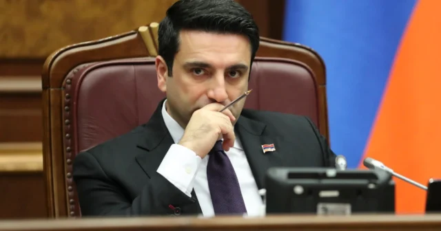 Deputat: Simonyan Qarabağa başdaşı qoydu