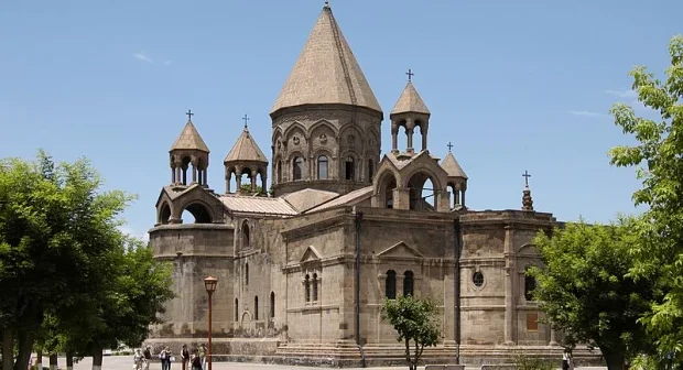 Eçmizədindəki “qara qarğalar”ın yeni fitnəsi üzə çıxdı