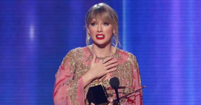 Teylor Svift daha bir rekord qırdı (VİDEO)