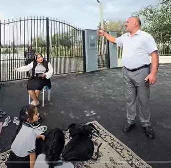 İmişlidə müəllim küçənin ortasında dərs keçir – Video