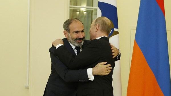 Paşinyan Putinin ad gününü təbrik etdi