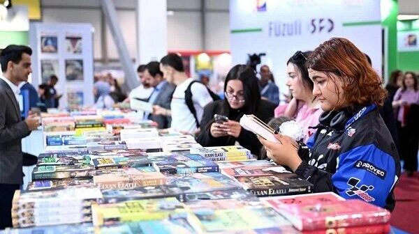 Kitab sərgisində QALMAQAL – Nəşriyyatlar sərgini tərk etməyə hazırlaşır – FOTO