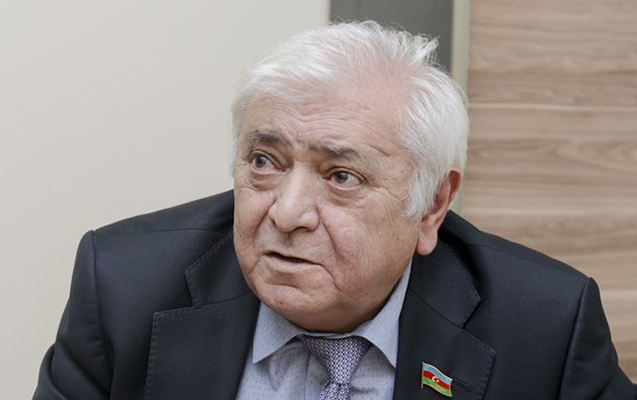“Kitab sevdiyin qız kimidir, sinənə qoyub yata bilərsən”