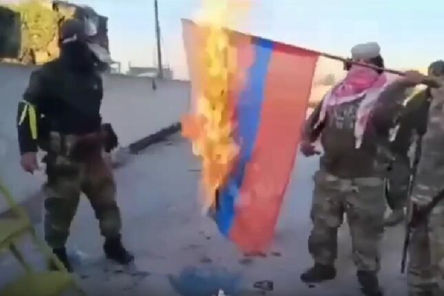 Üsyançılar Rusiya bayrağını yandırdılar