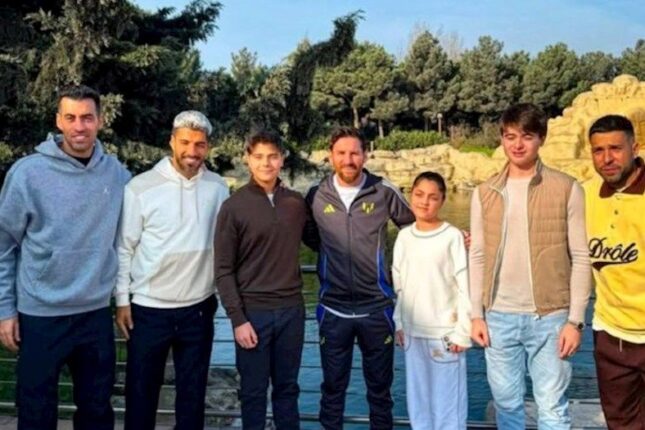 Prezidentin nəvələri Messi və komanda yoldaşları ilə görüşdü