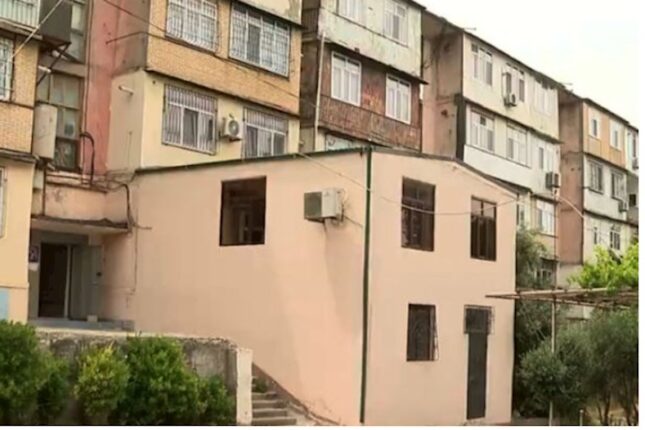 Bakıda “memarlıq” sərgüzəştləri: Eyvanı özündən böyük binalar — VİDEO