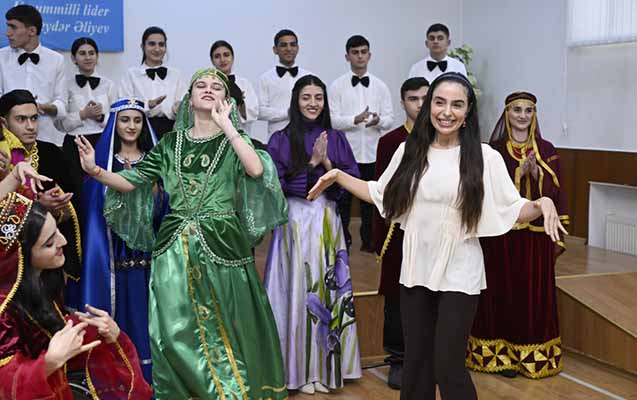 Leyla Əliyeva onlarla birgə rəqs etdi – Fotolar