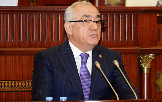 Baş nazir və hökumət üzvləri parlamentdə