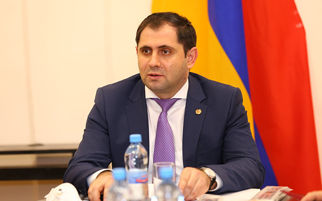 Ermənistanın müdafiə naziri ABŞ-a getdi