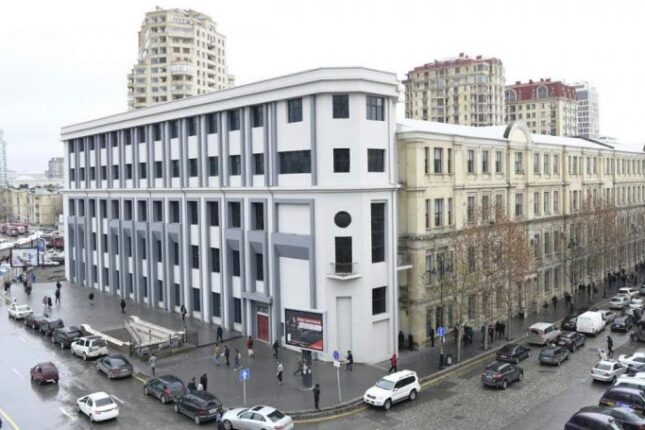 Universitetlə dövlət xidməti arasında nə baş verib?