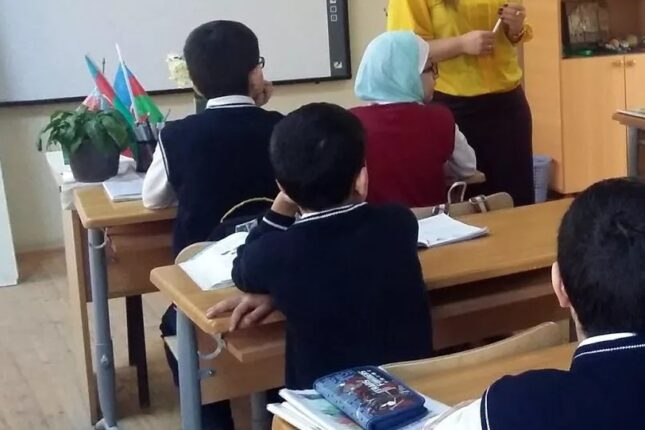 Qış aylarında dərsləri 1 saat gec başlasın – Təhsil ekspertindən təklif