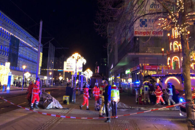 Almaniyada iki avtomobil insan izdihamının üzərinə sürülüb, 11 nəfər ölüb, 60 nəfər yaralanıb