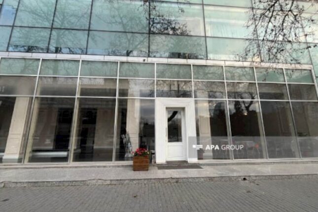 “Rus Evi”nin fəaliyyət göstərdiyi binanın üzərindəki lövhə söküldü