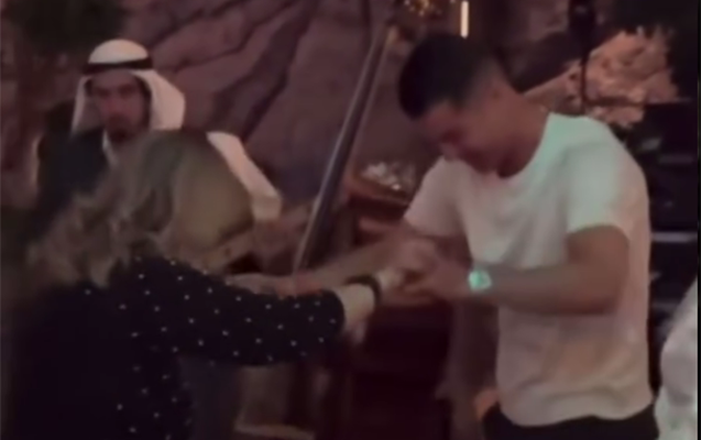 Ronaldo ad günündə anası ilə belə rəqs etdi – Video