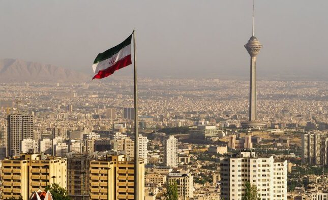 Tehran və Dehtəştin şəhərləri etiraza qalxdı